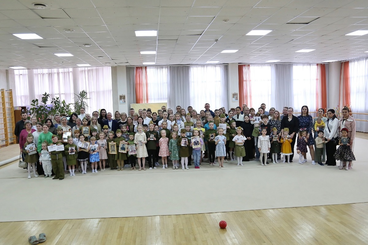 Юные гимнастки «Планеты спорта» подарили сасовцам праздник в честь 80-летия Победы